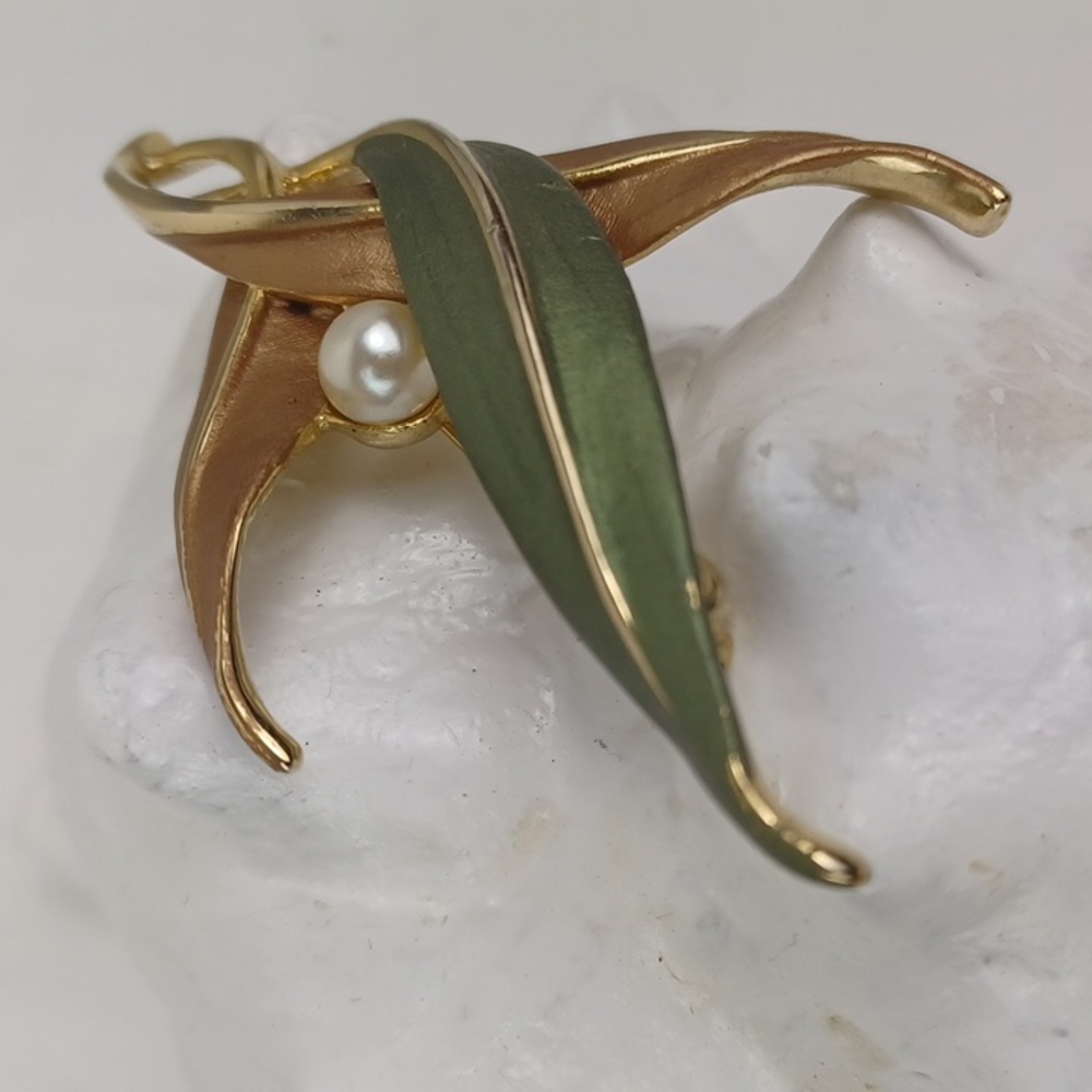 Vintage Style Gold Tone & Two Tone Whimsical Leaf & Pearl Brooch - Picture 3 of 8